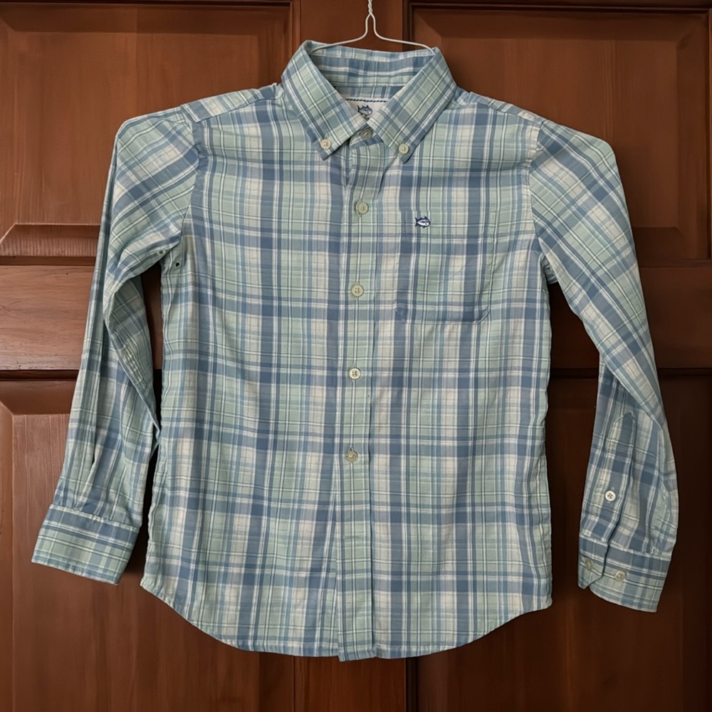 Southern tide performance fabric button down boys size 6/7